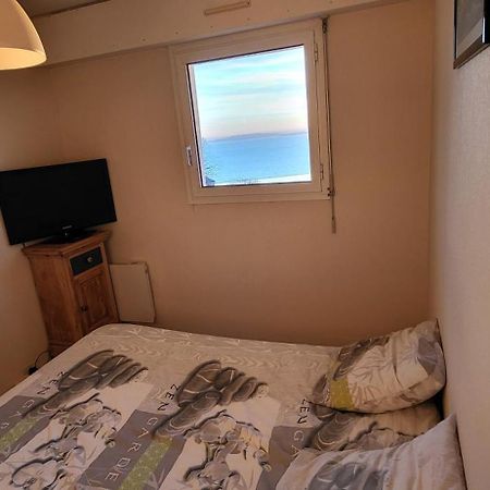 Appartement Les Pieds Dans L'Eau Сен-Каст-ле-Гильдо Экстерьер фото